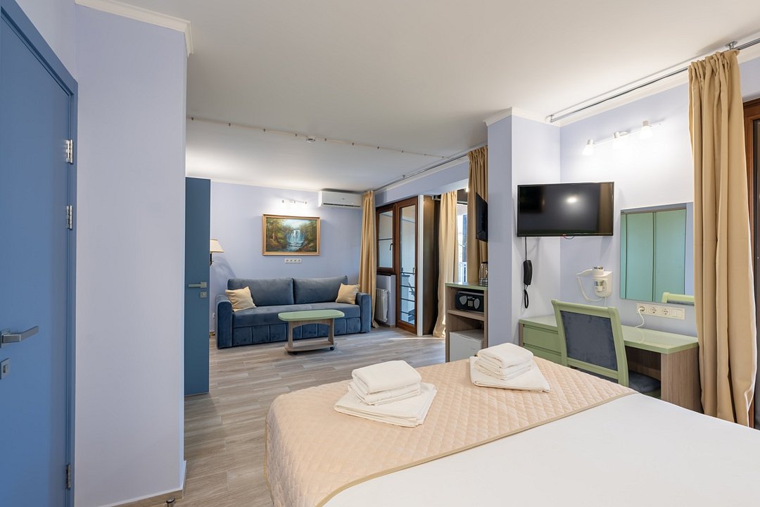 Полулюкс 2-местный 2-комнатный SUITE PRESTIG
