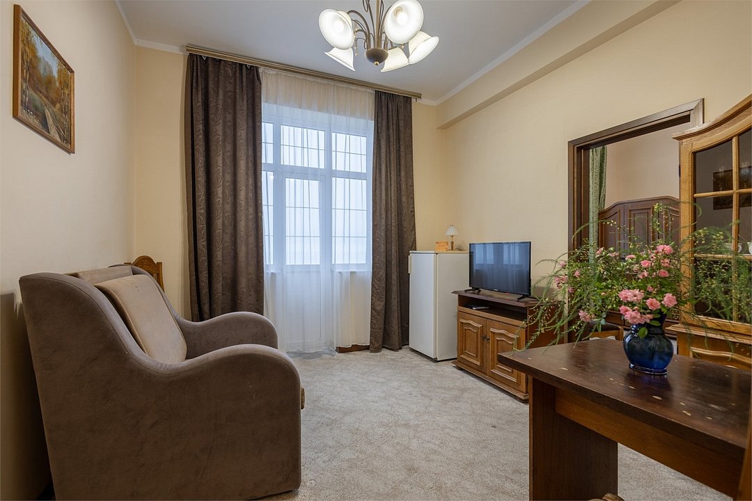 Люкс 2-местный 2-комнатный (вид на море, главный корпус)