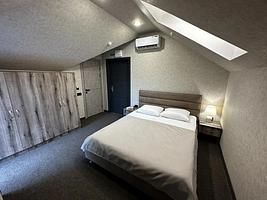 Двухместный номер Comfort Мансарда с балконом и с красивым видом из окна (двуспальная кровать), Гостевой дом Грей, Сочи