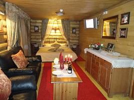 Двухместный Домик Vip (двуспальная кровать), Загородный клуб Пески, Екатеринбург