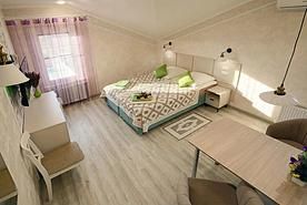 Двухместный номер Comfort с балконом и с видом на озеро (двуспальная кровать), Гостевой дом Магия Тамани, станица Тамань