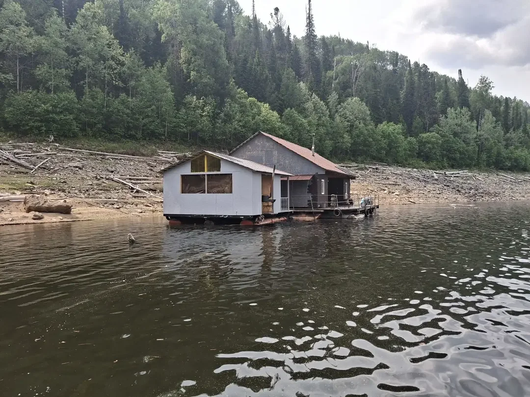 Плавбаза На грани (бывш. Журавли), Республика Хакасия, Саяногорск 