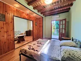 Двухместный номер Comfort с балконом и с красивым видом из окна (двуспальная кровать), Гостевой дом Радмир, Алупка