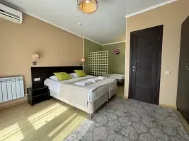 Трёхместный номер с общим балконом, Гостевой дом KESEA Family, Геленджик