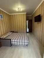 Двухместный номер Standard с балконом и с видом на сад (двуспальная кровать), Гостевой дом Дежавю, Лоо