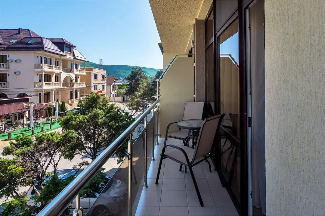 Люкс 4-местный (с балконом)