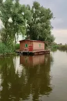 Аквадом, Плавбаза Плавучий квартал, село Вышка