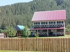 Коттедж с балконом и с красивым видом из окна, Частный дом Алтайские горы, Камлак