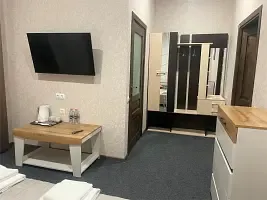 Двухместный номер с одной двуспальной кроватью и диваном ( 11), Гостевой дом Baikal Best Edelweiss, Байкальск