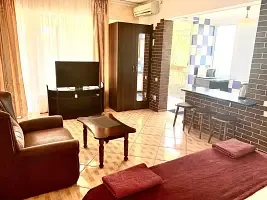 Студия Deluxe с балконом и с красивым видом из окна, Гостевой дом Манго, Ялта