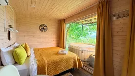 Скандинавский домик с личной террасой, джакузи SPA и мангальной зоной, Глэмпинг Солнечный склон , Хадыженск