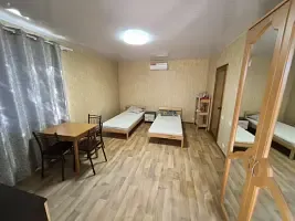 Четырёхместный люкс с 2 комнатами рядом с пляжем, Гостевой дом Ждём гостей, Керчь