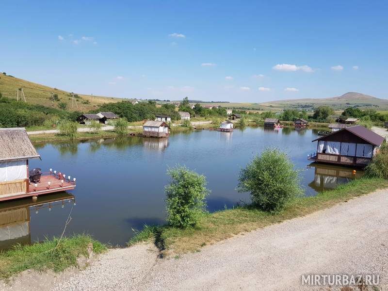 База отдыха пятигорск у озера. Ранчо Пятигорск. Ранчо Пятигорск база. Пятигорск озеро ранчо. Ранчо Буденновск Прасковея.