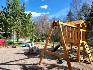 Детская площадка — Дома в аренду «Коттедж Лесной», поселок Шапки
