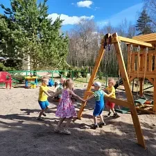 Детская площадка — Дома в аренду «Коттедж Лесной», поселок Шапки