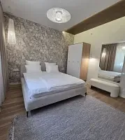 Коттедж с бассейном, База отдыха Заповедный лес, Ревда