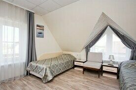 Двухместный номер с 2 отдельными кроватями и общей ванной комнатой, Гостевой дом Три клена, Новгородский район