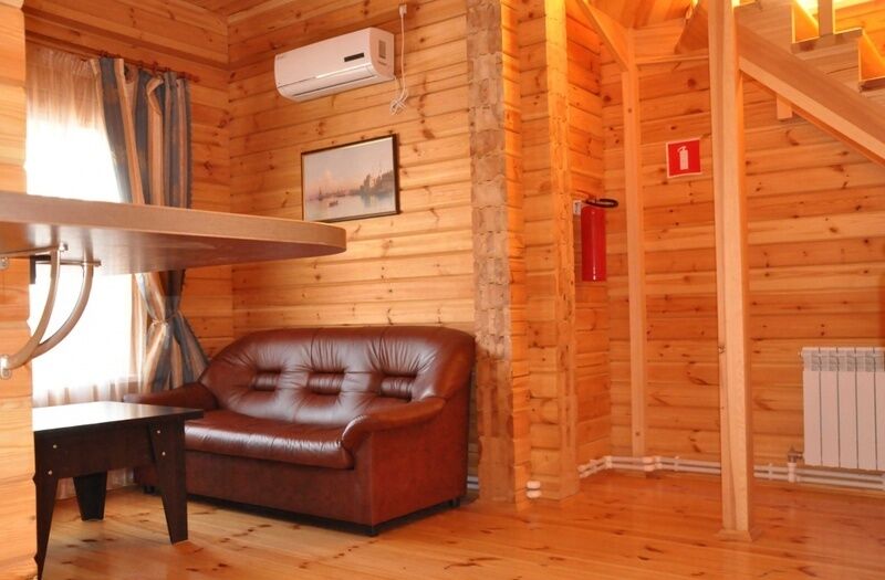 диван в гостиной