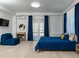 Апартаменты с террасой и кухней, Гостевой дом MODERN, Ялта
