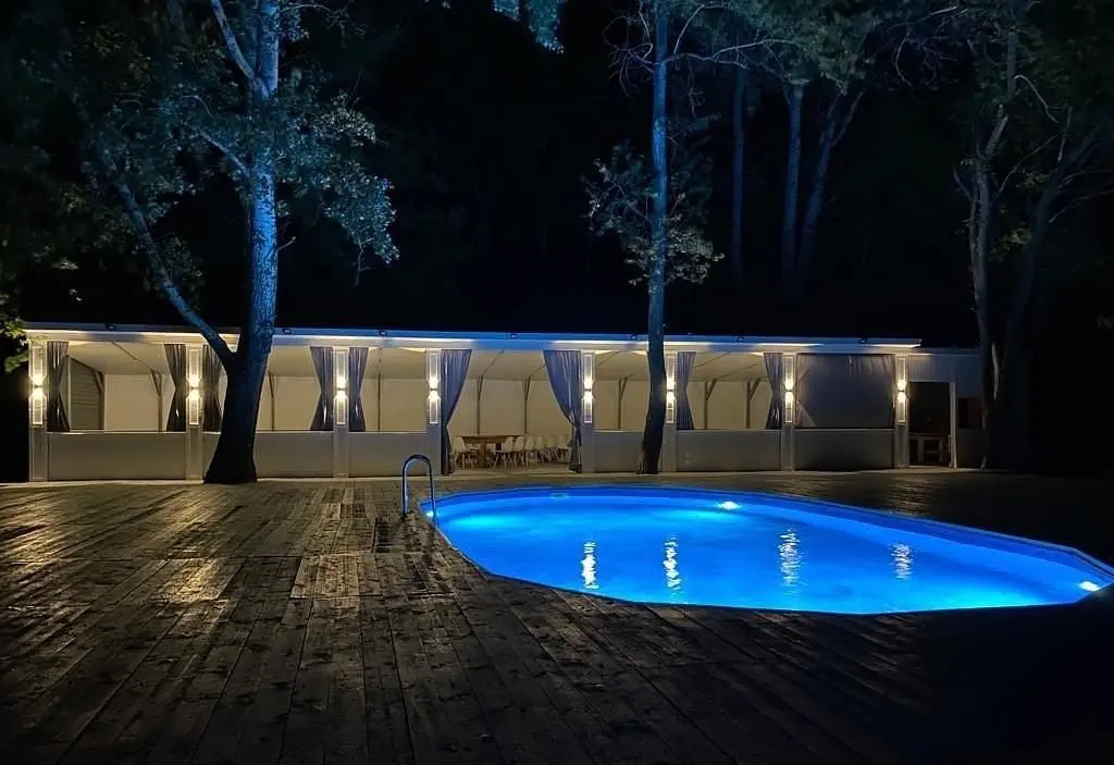 Открытый бассейн VIP-зоны — Кемпинг «Турбаза Робинзон — Eco Village», Энгельс