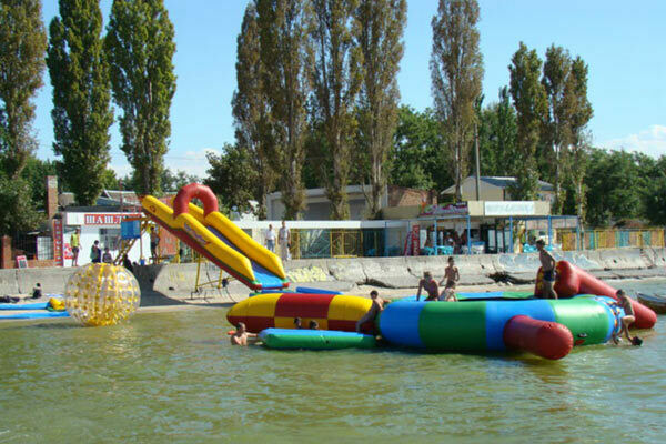 Водные надувные аттракционы