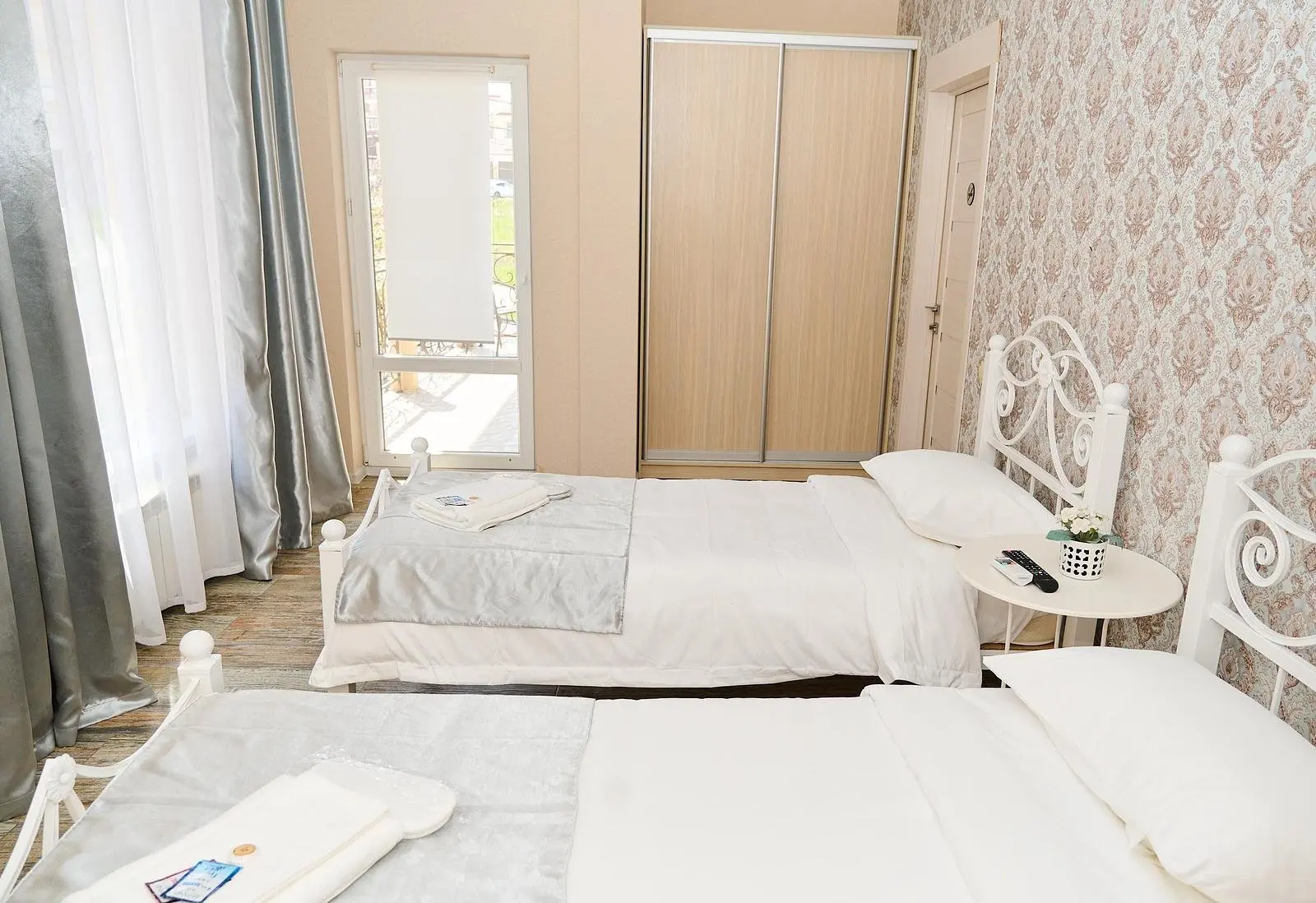 Комфорт 2-местный (с террасой, вид на горы/море) | Sunny House, Краснодарский край