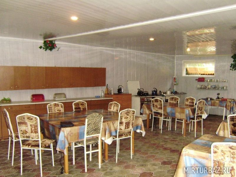 Столовая с кухней