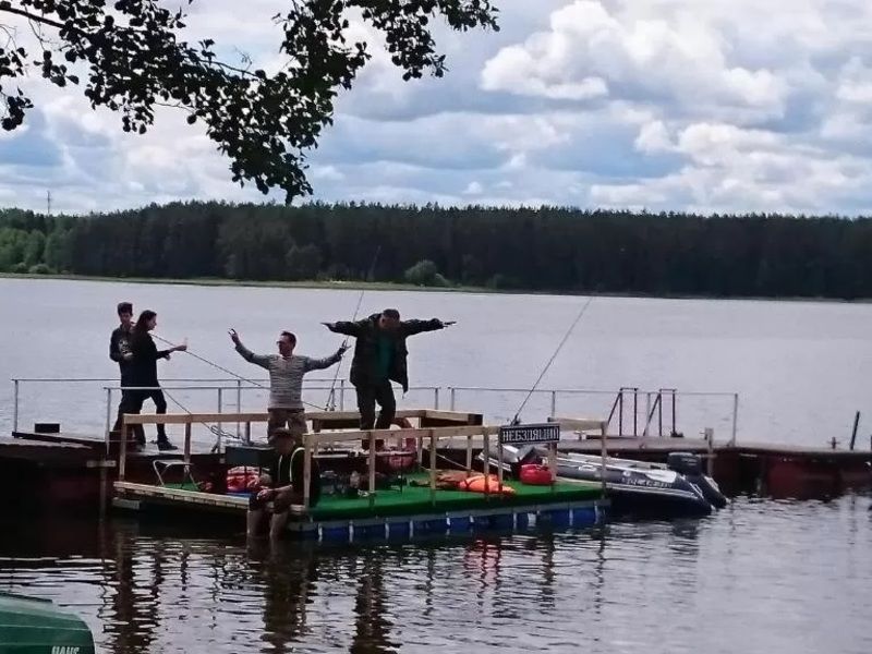 Селигерский бережок база отдыха. Селигерский Бережок база. База Ильинка Селигер Осцы. Селигерский Бережок.