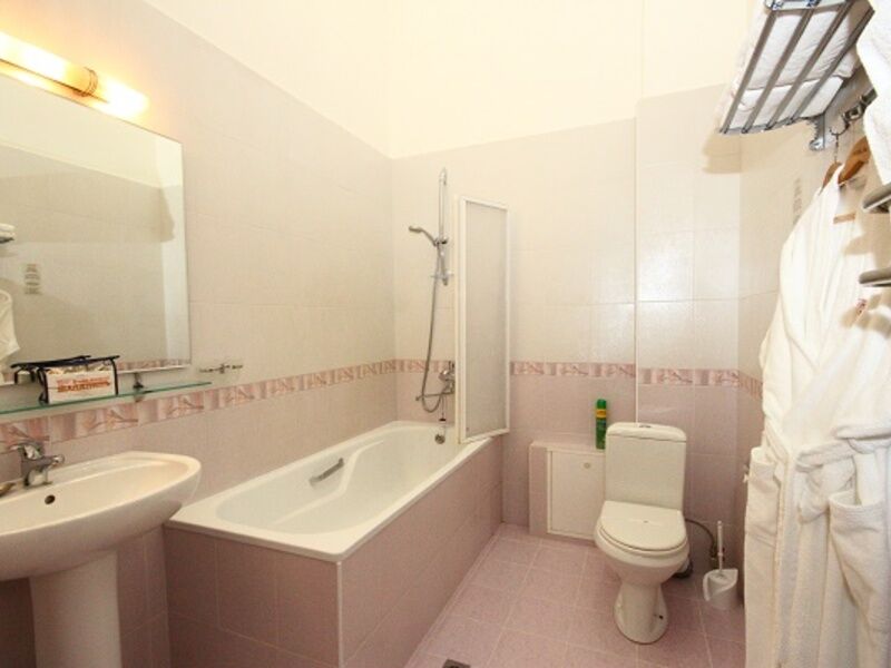 Улучшенный 2 местный №7,12 к.Б двуспальная кровать