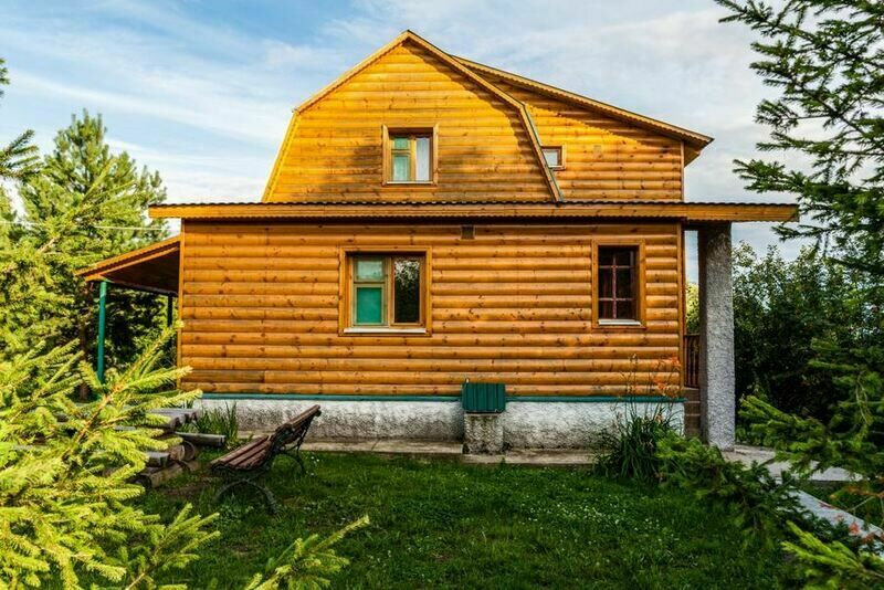 Коттедж вид сбоку