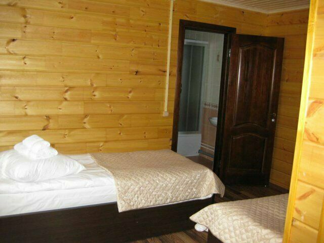 Спальня с двумя односпальными кроватями