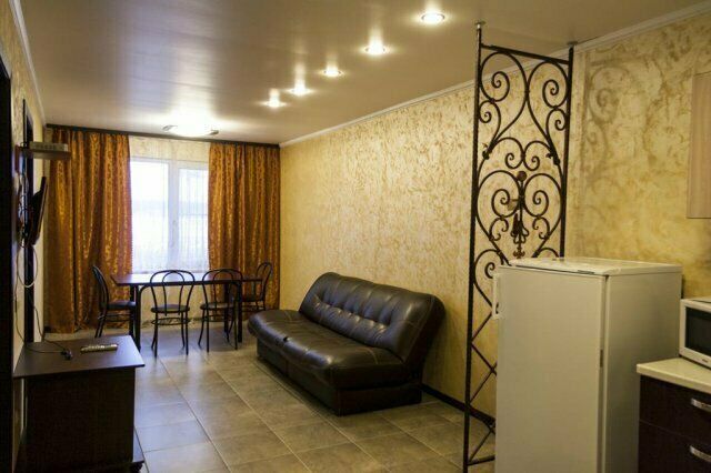 Просторая прихожая, уютная