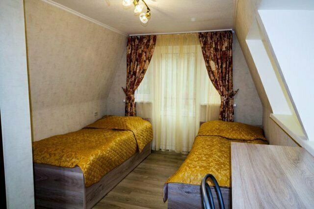 Две односпальные кровати