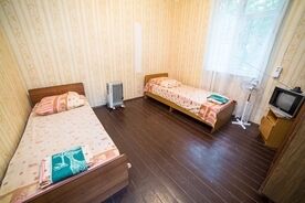 Домик 2-местный 1- комнатный с вентилятором, База отдыха МИЯ (Гудаута), Гудаута