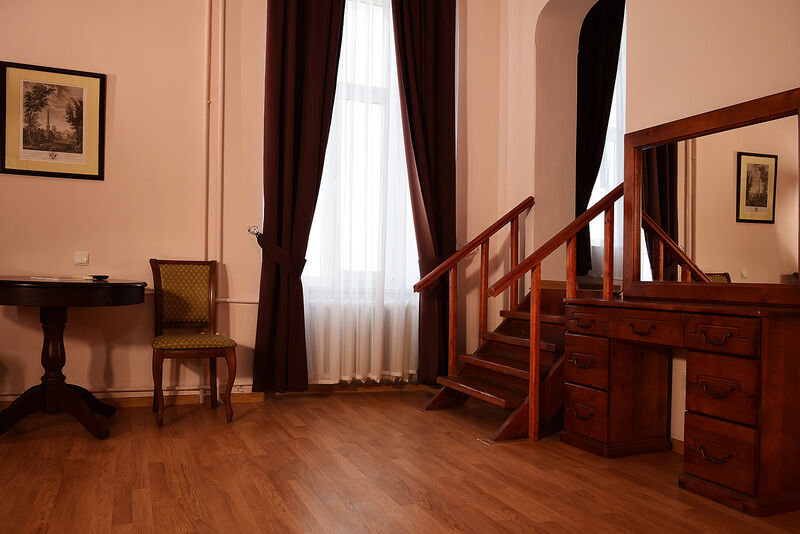 Семейный 3-местный 2-уровневый (с видом на море без балкона №3) (4)