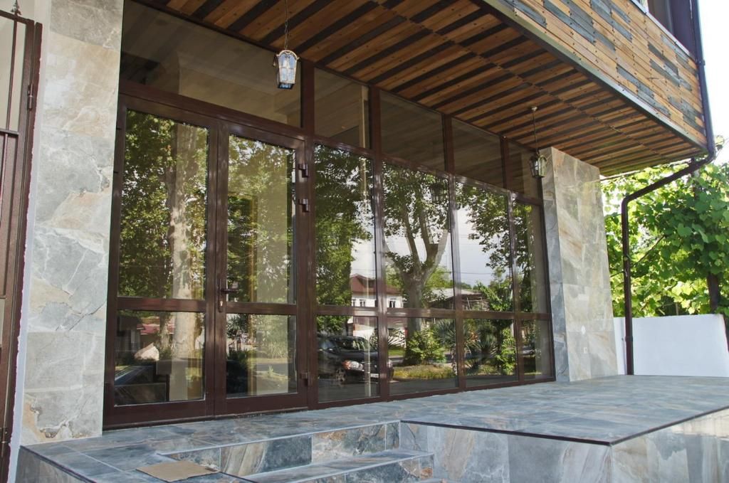 Внешний вид | Белый лебедь, Сухумский район