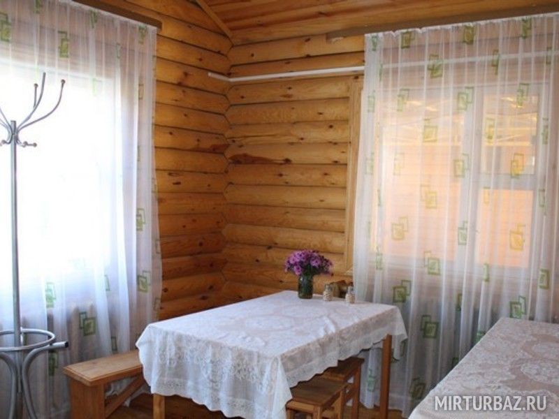 Обеденный стол