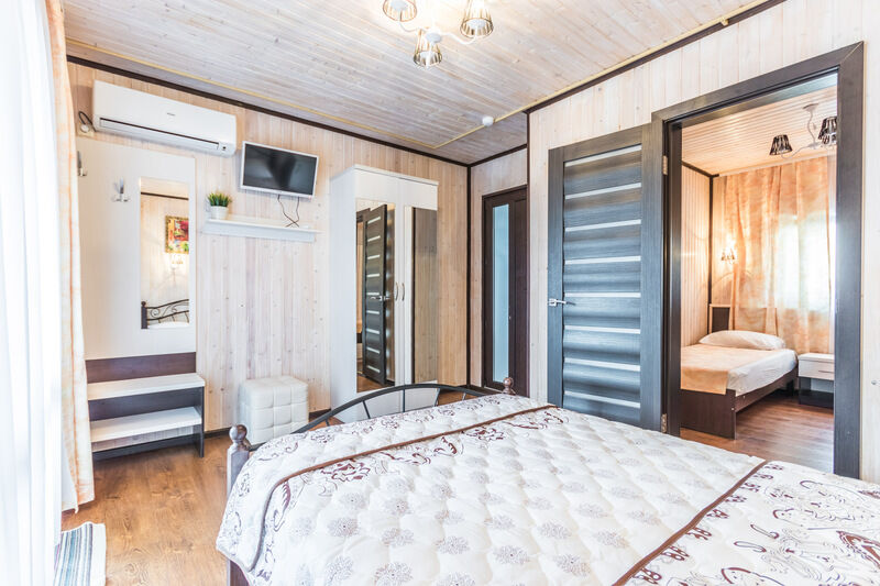 Стандартный 4-местный 2-комнатный Французский