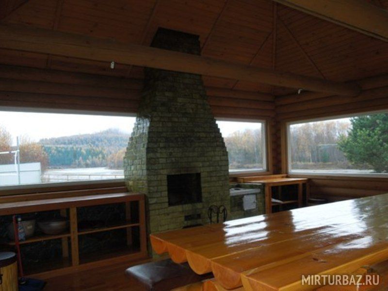 Обеденный стол