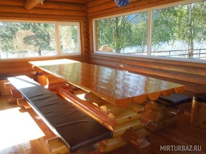 Обеденный стол