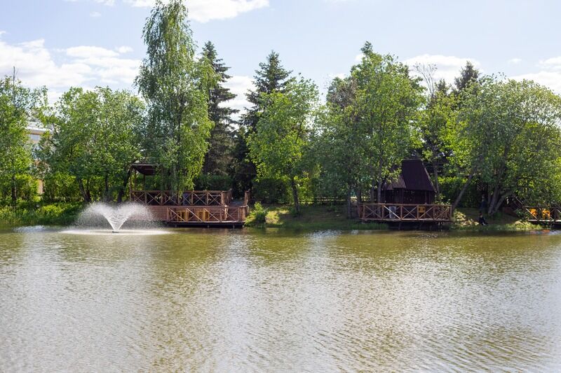 Тропикана парк. Парк Солнечногорск. Озеро Тропикана парка. Парк Солнечногорск фото.