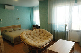 Двухместный номер повышенной комфортности с одной большой двуспальной кроватью, База отдыха Озёрная, Печорский район
