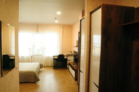 Двухместный номер с широкой кроватью и балконом, База отдыха Озёрная, Печорский район