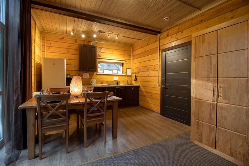 Коттедж 4-местный 2-комнатный (Люкс)