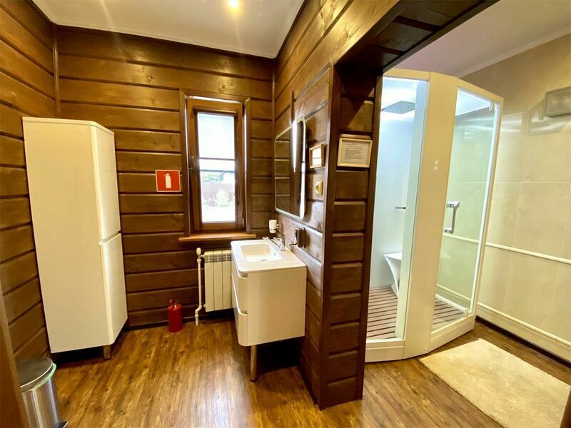 Коттедж 8-местный (110)