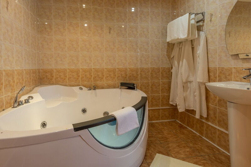 Люкс 2-местный 2-комнатный (DBL c джакузи)