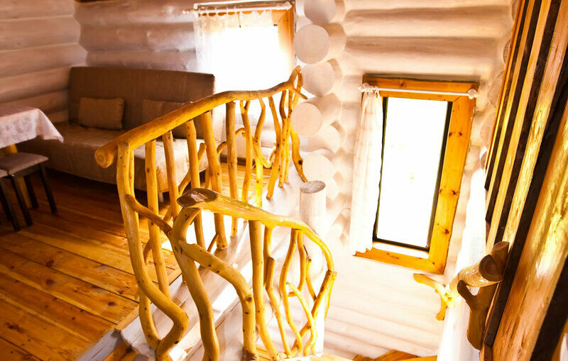 Коттедж 10-местный 5-комнатный «Изба Боярская»