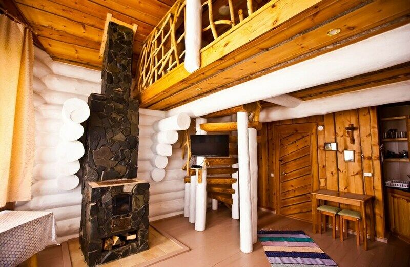 Коттедж 6-местный 3-комнатный «Изба Солнечная»