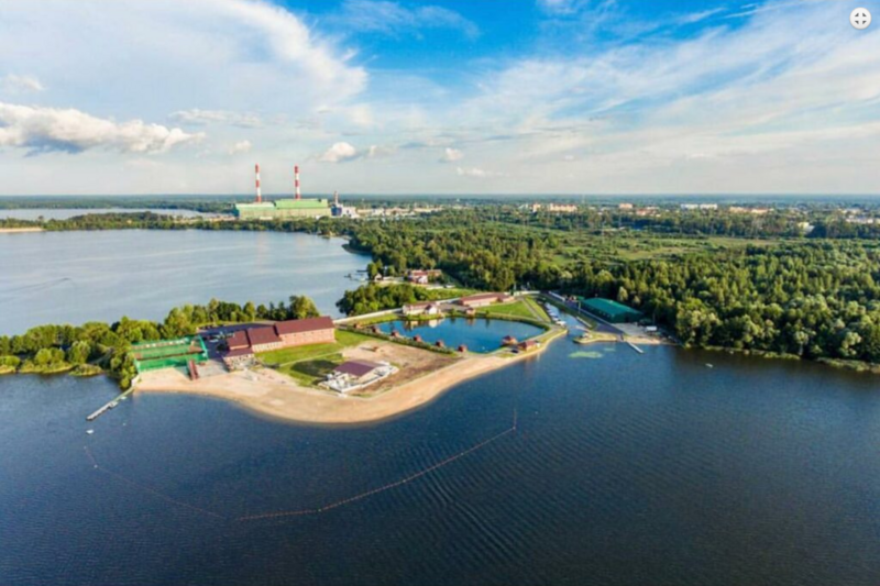 Saint lake отель подмосковье. Озеро святое Шатура. Saint Lake Шатура пляж. Гостиница у Святого озера в Шатуре. Шатура город озеро святое.