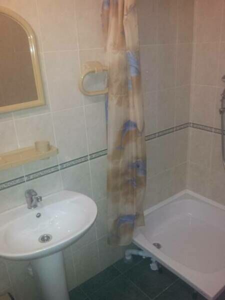 Душ и умывальник